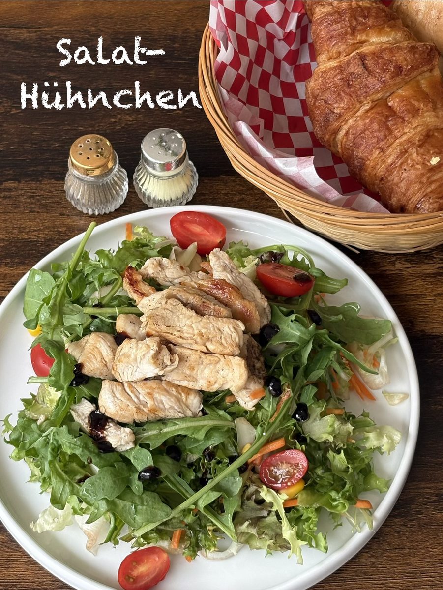 Salat mit gegrilltem Hühnchen